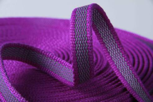 Anti-Rutsch - 50 mtr. Rolle - 15 mm breit - lila/violett - beidseitige Gummierung - Hundesport und Pferdesport Anti-Rutsch - 50 mtr. Rolle - 15 mm breit - lila/violett - beidseitige Gummierung - Hundesport und Pferdesport