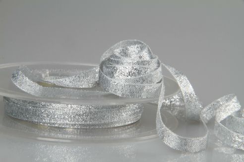 Bouclé-Band mit Lurexkante in Gold oder Silber | Aufhängerband | 7 mm Breite | 10 m Rollenware | OEKO-TEX® Standard 100 Bouclé-Band mit Lurexkante in Gold oder Silber | Aufhängerband | 7 mm Breite | 10 m Rollenware | OEKO-TEX® Standard 100