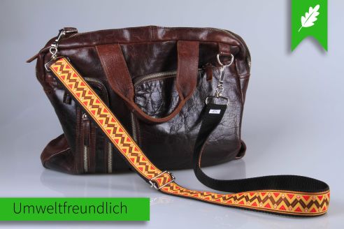 Taschengurt im Ethno-Stil | Verstellbarer Schultergurt mit aufgesteppter Zickzack Ethno-Borte | 40 mm Breite | Metall-karabiner | Schwarz mit Borte Taschengurt im Ethno-Stil | Verstellbarer Schultergurt mit aufgesteppter Zickzack Ethno-Borte | 40 mm Breite | Metall-karabiner | Schwarz mit Borte
