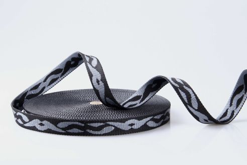 PA-Motivband Keltic | Silbergrau/Schwarz | Meterware | Softes Nylon Gurtband mit beidseitigem Keltik-Design | 25 mm | 1,8 mm Stärke PA-Motivband Keltic | Silbergrau/Schwarz | Meterware | Softes Nylon Gurtband mit beidseitigem Keltik-Design | 25 mm | 1,8 mm Stärke