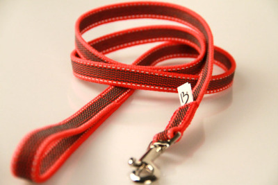 Reflektierende rote gummierte Hundeleine  -  Handschlaufe  -  1,5 x 120 cm