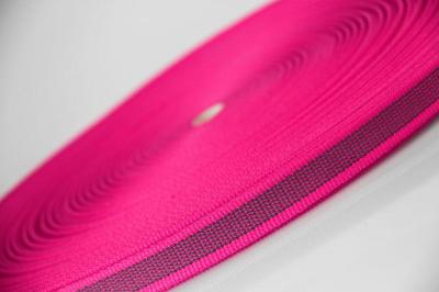 Anti-Rutsch - 50 mtr. Rolle - 20 mm breit - pink/magenta - beidseitige Gummierung - Hundesport und Pferdesport Anti-Rutsch - 50 mtr. Rolle - 20 mm breit - pink/magenta - beidseitige Gummierung - Hundesport und Pferdesport