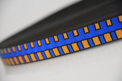 PA-Motivband Colorblocking | Blau mit Orange | Schwarze Outlines | Meterware | Softes Nylon Gurtband mit Color-Blocking Design | 20 mm | 2,5 mm Stärke