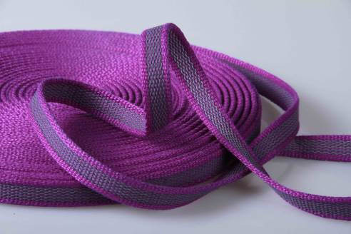 Anti-Rutsch - 50 mtr. Rolle - 20 mm breit - lila/violett - beidseitige Gummierung - Hundesport und Pferdesport Anti-Rutsch - 50 mtr. Rolle - 20 mm breit - lila/violett - beidseitige Gummierung - Hundesport und Pferdesport