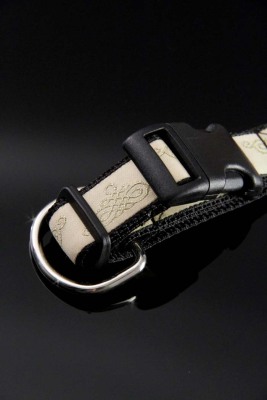Hundehalsband  -  Goldfäden  -  Ornamenten  -  Zugentlastung 25 mm