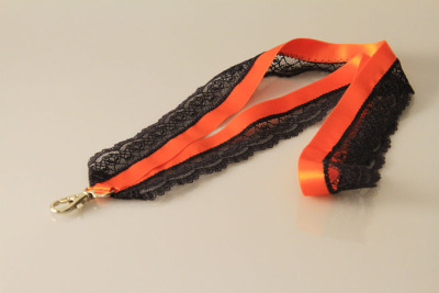 Umhängeband mit Wäschespitze | Lanyards | Satin | orange-marine