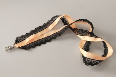 Umhängeband mit Spitze | Lanyards | Satin | pfirsich-schwarz Umhängeband mit Spitze | Lanyards | Satin | pfirsich-schwarz