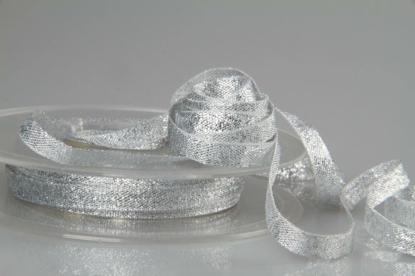 Bouclé-Band mit Lurexkante in Gold oder Silber | Aufhängerband | 7 mm Breite | 10 m Rollenware | OEKO-TEX® STANDARD 100