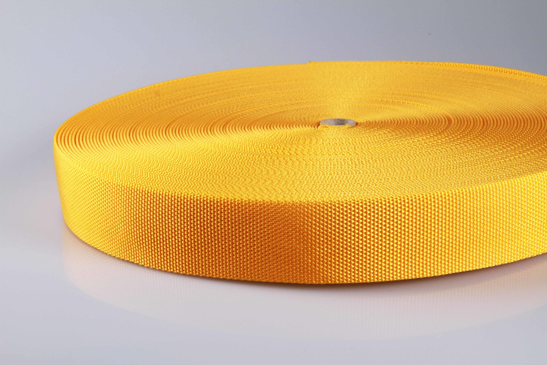PP-Gurtband  -  Hohe Reißfestigkeit - 1.200 daN/kg  -  Breite 50 mm  -  Stärke 2,1 mm  -  50 mtr. Rolle  -  gelb