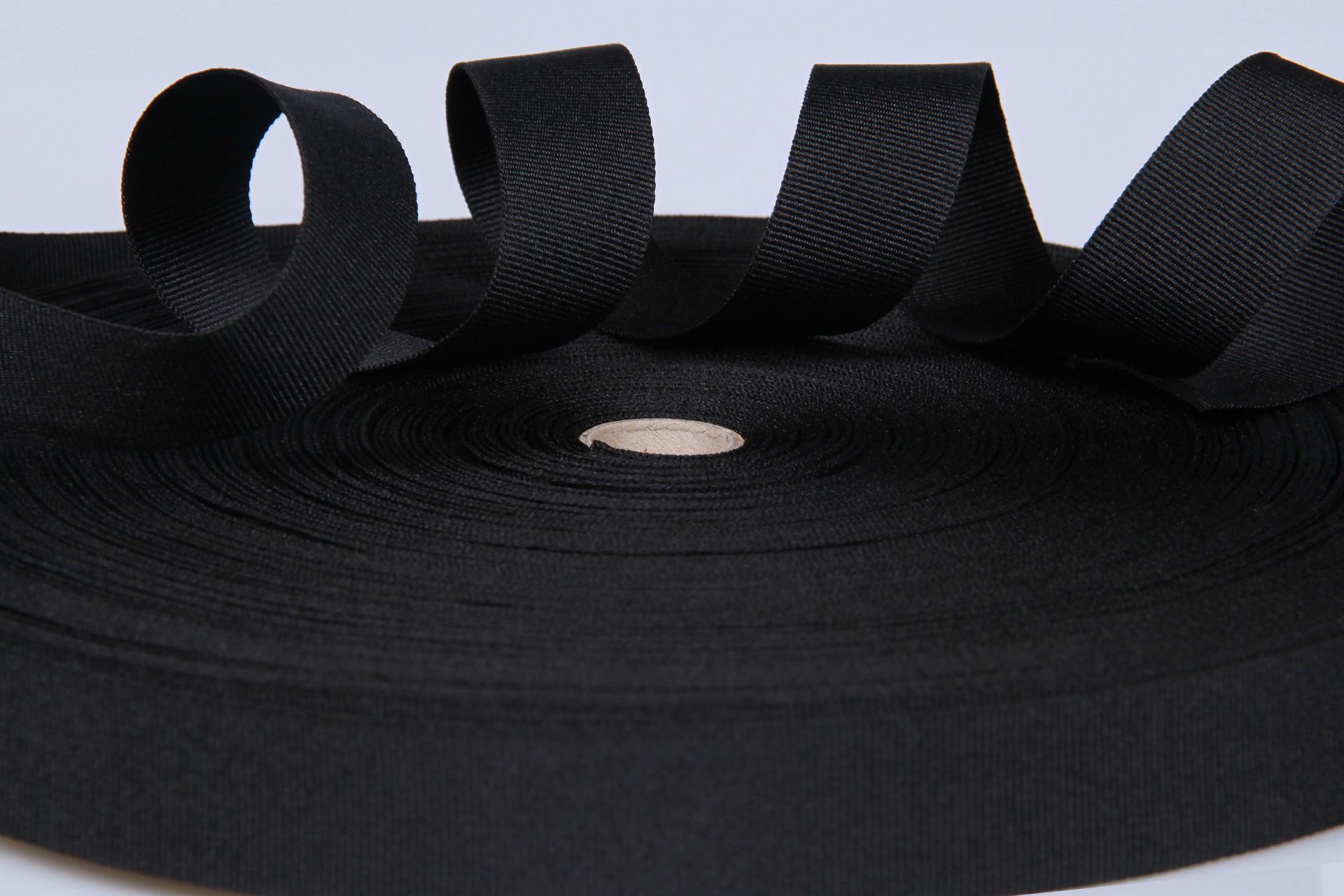 PES-Ripsband  -  20 mm breit  -  50 mtr. Rolle  -  schwarz  -  soft/weich