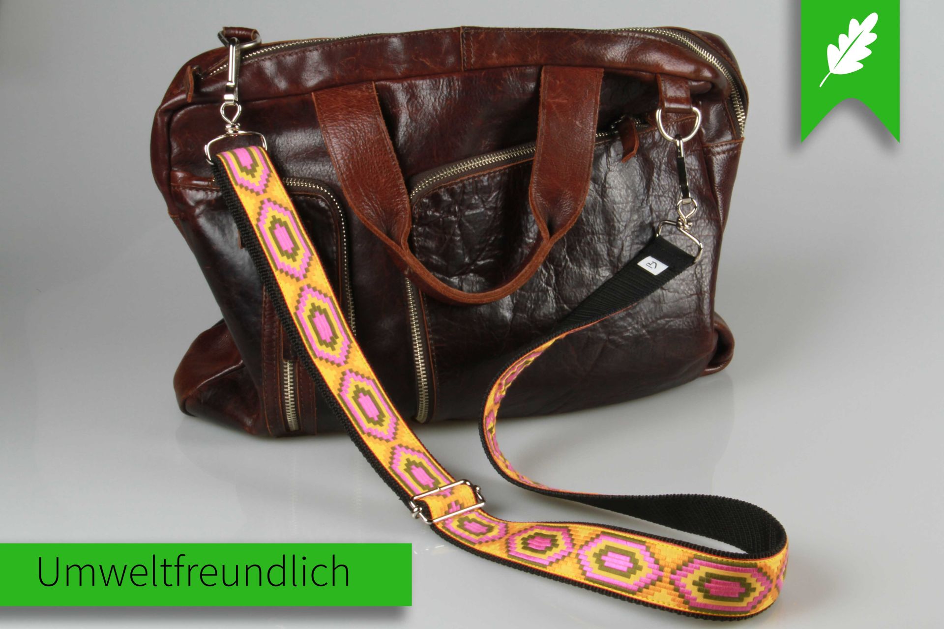 Taschengurt im Boho-Stil | Verstellbarer Schultergurt mit aufgesteppter Ethno-Borte | 40 mm Breite | Metall-karabiner | Schwarz mit Borte