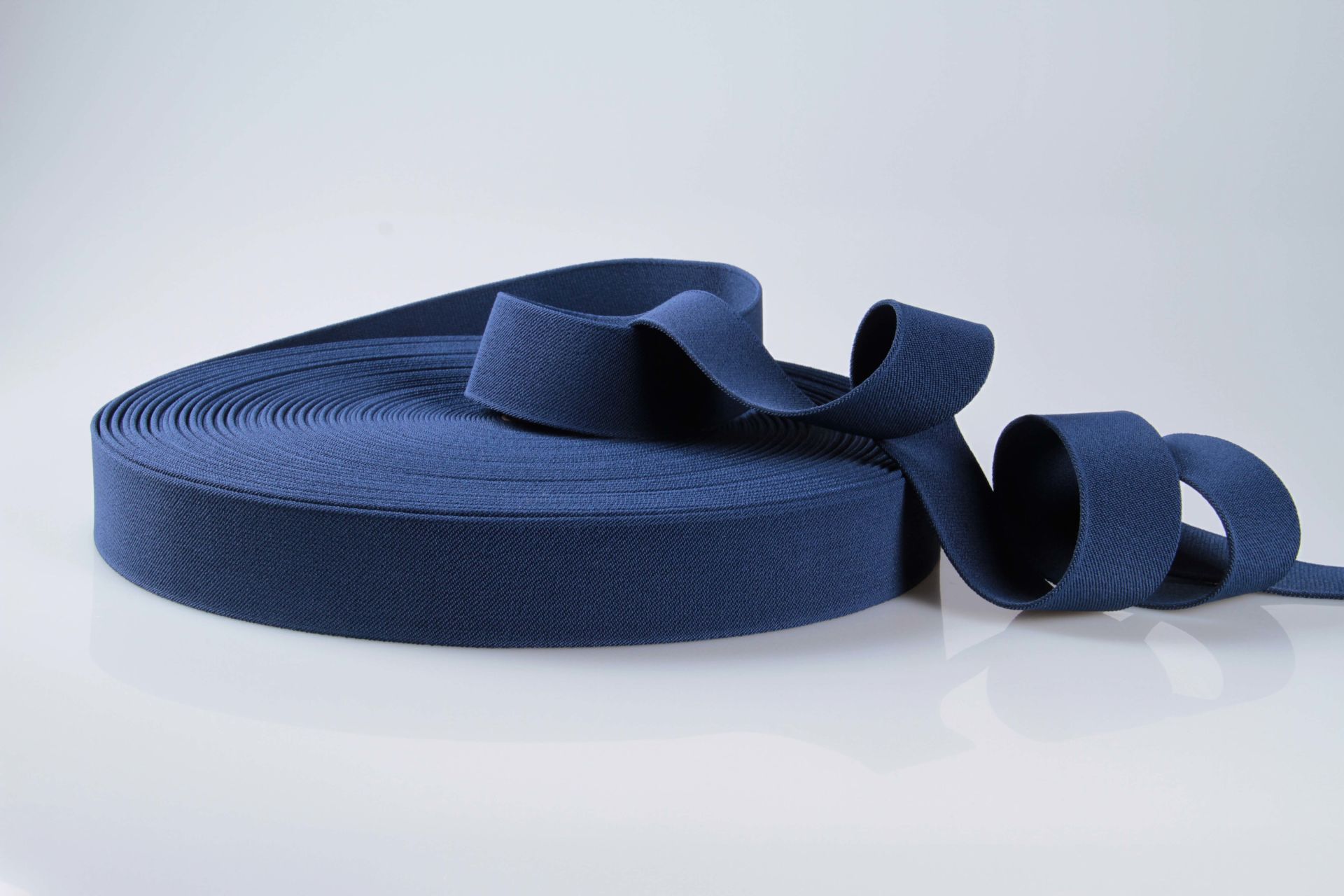 PES-Gummiband | 50 mm breit | 50 m | angenehme Haptik | softer Grip | gute Stabilität und Reißfestigkeit | Hohe Qualität | 2,5 mm Stärke