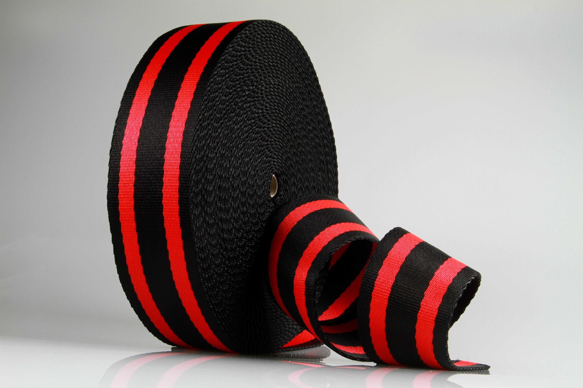 Dicke Gurtware aus PP  -  Meterware  -  85 mm Breite  -  Hochfest und SEHR Robust  -  Schwarz mit roten Streifen