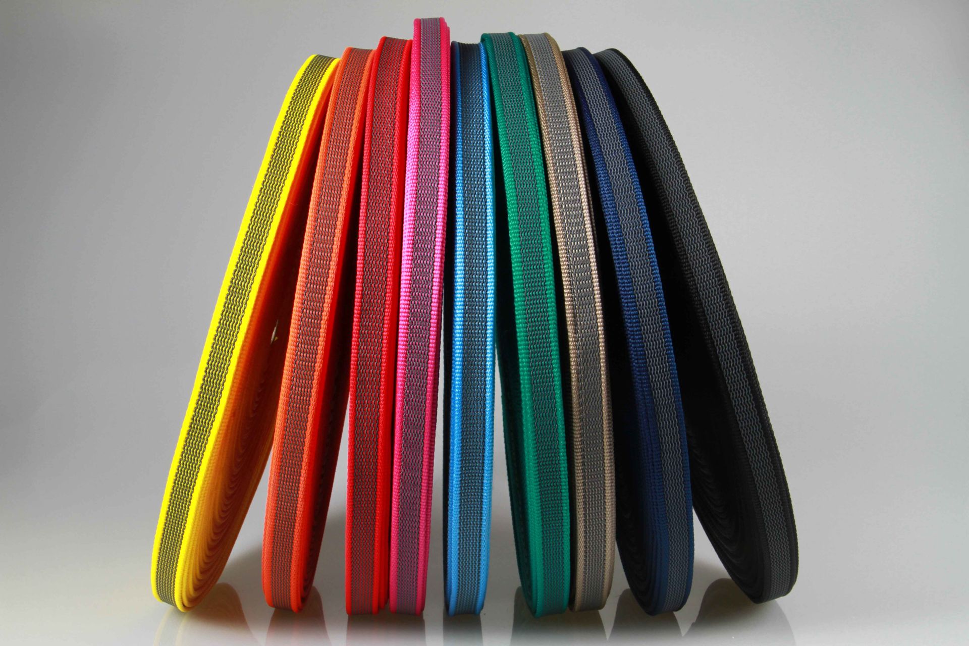 Anti-Rutsch  -  50 mtr. Rolle  -  20 mm breit  -  Farbauswahl  -  Training  -  beidseitige schwarze Gummierung  -  Hundesport und Pferdesport 