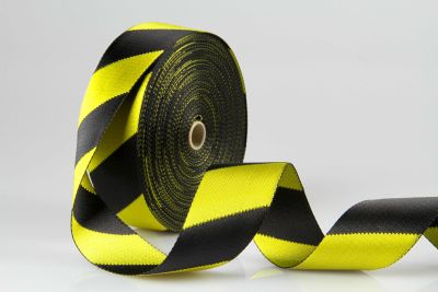 Absperrband aus PES  -  48 mm Breite  -  Meterware  -  Hochfest  -  Glänzend  -  Schwarz mit gelben Farbblöcken  -  Stärke ca. 1,0 mm